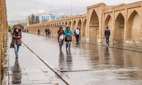 اصفهان زیر باران نخستین سامانه زمستانی؛ بارش‌ها تا سه‌شنبه ادامه دارد