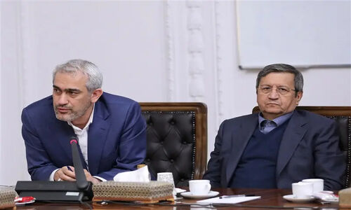 حضور همتی در جلسه رئیس‌جمهور با فعالان اقتصادی