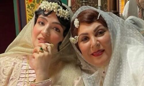 فیلم/ نازنین بانوی سریال بامداد خمار مرد موتورسوارُ یه گوشمالی اساسی داد! بهترین جواب لاله اسکندری برای آقایونی که به رانندگی خانوما تیکه میندازن!