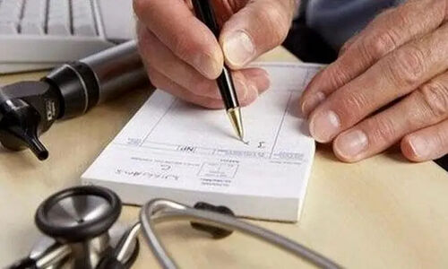 انتقاد از عملکرد بیمه‌ها در پوشش تعرفه‌های پزشکی / قیمت واقعی خدمات در تعرفه‌ها لحاظ شود