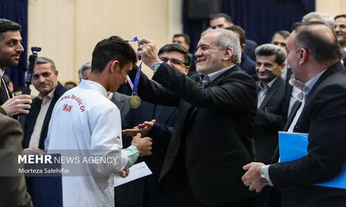 دانش‌آموز قهرمان جهان مدالش را وقف مدرسه‌سازی کرد