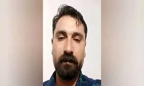 رضا نیکنام، شهروند اهل کوار: من زنده‌ام/ ویدئو