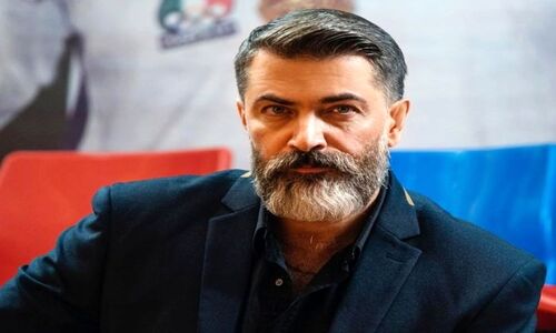 عکسی قدیمی از دوران سوم ابتدایی پارسا پیروزفر؛ بیژن سریال «در چشم باد» در لباس مدرسه