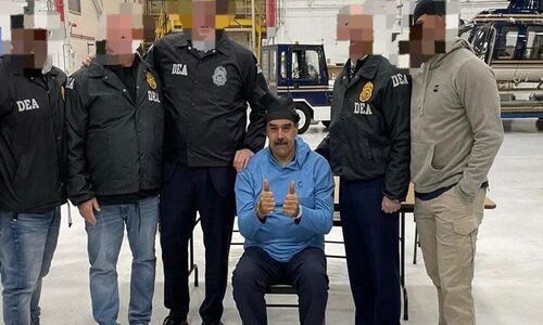 اولین تصاویر از نیکولاس مادورو  بعد از دستگیری و انتقال به آمریکا