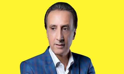 بغض تلخ محمدرضا حیاتی در آنتن زنده: «صداوسیما خانه اول من بود، اما آن را بمباران کردند!»