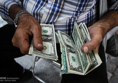 قیمت دلار چهارشنبه ۱۷ دی/  قیمت به ۱۵۰ هزار تومان می‌سد؟