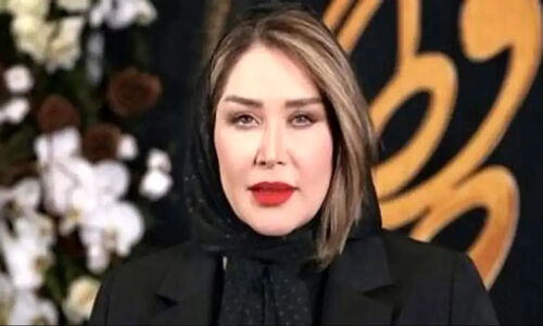 استایل اروپایی سارا منجزی پور همسر محمد علیزاده / کلاه لبه دار، بادبزن عروس مثل ملکه های انگلیس / چه مامان با جذبه ای!