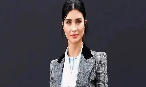 بیوگرافی طوبا بویوک‌ اوستون؛ زیباترین بازیگر ترکیه ای که همسرش به خاطر زیبایی اورا طلاق داد + عکس های او و دختران زیباش در اروپا