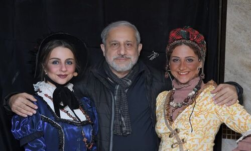 مهمانان دیشب نمایش الیور توئیست با چه استایلی به تماشای این اثر هنری آمدند؛ از استایل شیک و مونوکروم غزل شاکری و همسرش تا  تیپ ساده اما جذاب کتانه افشار+ویدیو