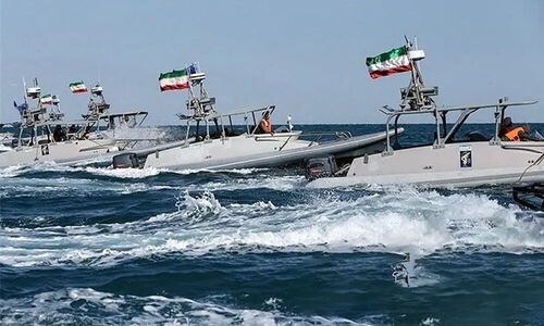 نیروی دریایی ایران؛  رخ به رخ با دشمن / عکس و مشخصات زیردریای های ایران