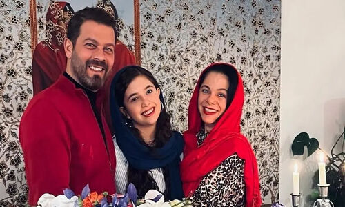 فیلم /  چیدمانِ گیلانی خانه پژمان بازغی در وسط تهران / پرده های زیبای رنگی رنگی با سلیقه دخترانه نفس بازغی