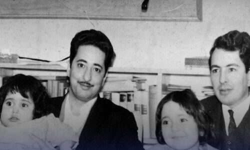 قاب تاریخ| ‌ولنتاین دهه۸۰، شعرخوانی شاعر توده‌ای در تهران، جوانی بنی‌صدر، مصدق، تختی و فاطمی روی دستان انقلابیون