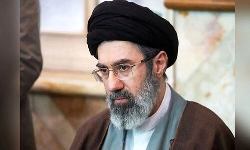 ماجرای مجتبی خامنه ای و کامیون پر از شمش طلا و حساب بانکی 1.5 پوندی اش در لندن /  مساحت خانه فرزند رهبری چند متر است ؟!
