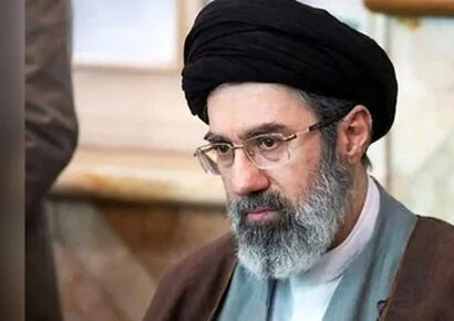 عکس های پسر و دختر مجتبی خامنه ای و همسرش قبل شهادت/ نگاهی به کالسکه ایرانی و ساده نوه  رهبری که کهنه هم هستش