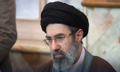 آیت‌الله سید مجتبی خامنه‌ای به عنوان سومین رهبر انقلاب اسلامی ایران انتخاب شد
