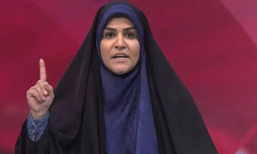 روسری پلنگی سحر امامی مجری شیرزن در خارج
