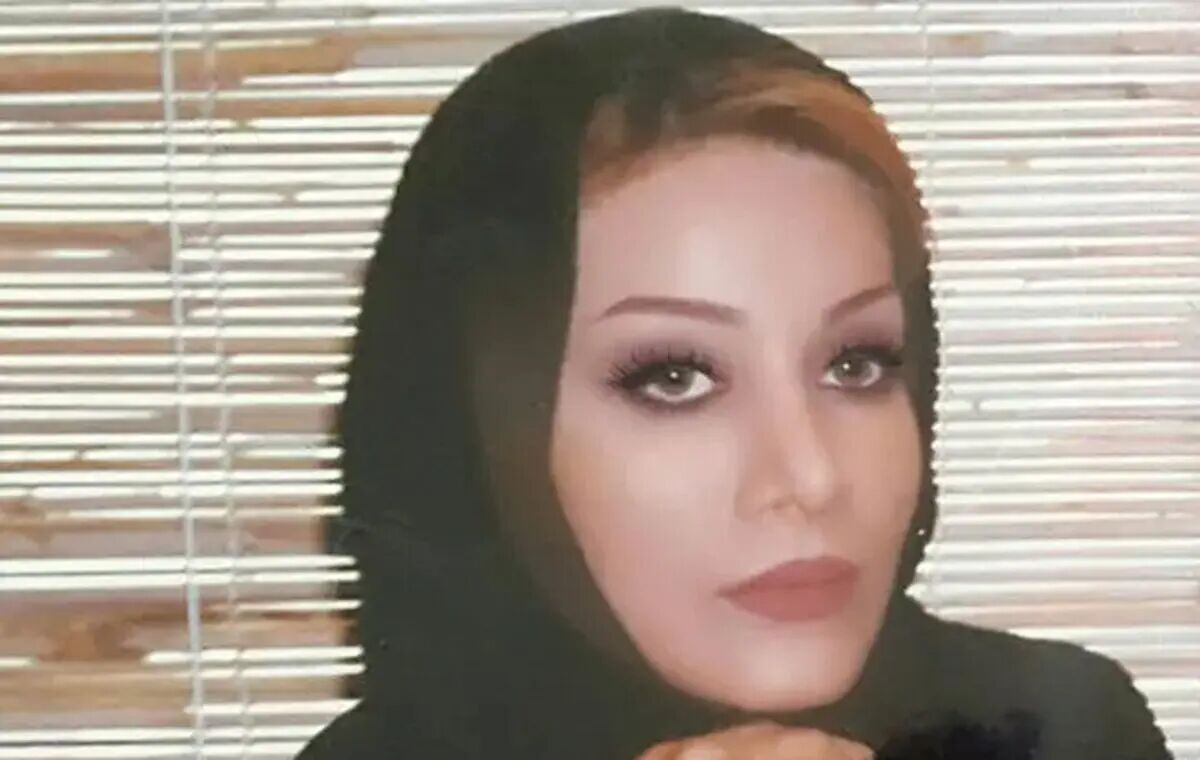 بیوگرافی افسانه خشتی بازیگر نقش مادر مرجان در سریال آسمان همیشه ابری نیست 