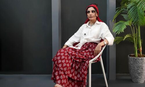 قاب امروز| عکس‌های صحرا اسدالهی در نمایش «سگ نگهبان و ‌درختی در باغ»