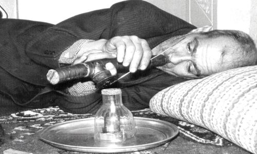 قاب تاریخ| تهرانی‌ها ‌سال ۱۳۳۴ چقدر تریاک مصرف می‌کردند؟