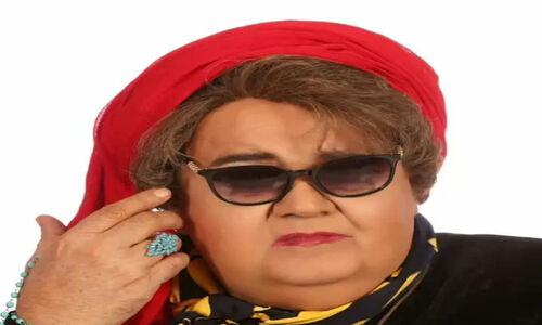 گریم زنانه اکبر عبدی کار دستش داد؛ عاشق شدن نگهبان محل زندگی اکبر عبدی به او با تصور اینکه این چهره عمه عبدی است! +ویدیو
