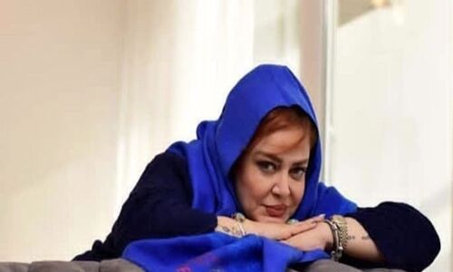 نگاهی به تزئینات خاص لوستر پذیراییِ خانه بهاره رهنما؛ پرندگان آویز شیشه‌ای به رنگ‌های رنگین کمان+ویدیو/ چقدر کیوت و زیباست