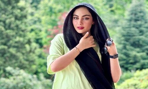 بیوگرافی، حواشی و زندگی شخصی ترلان پروانه؛ از خاستگاری در برنامه تا شایعه ازدواج + عکس‌ها و فیلم‌شناسی
